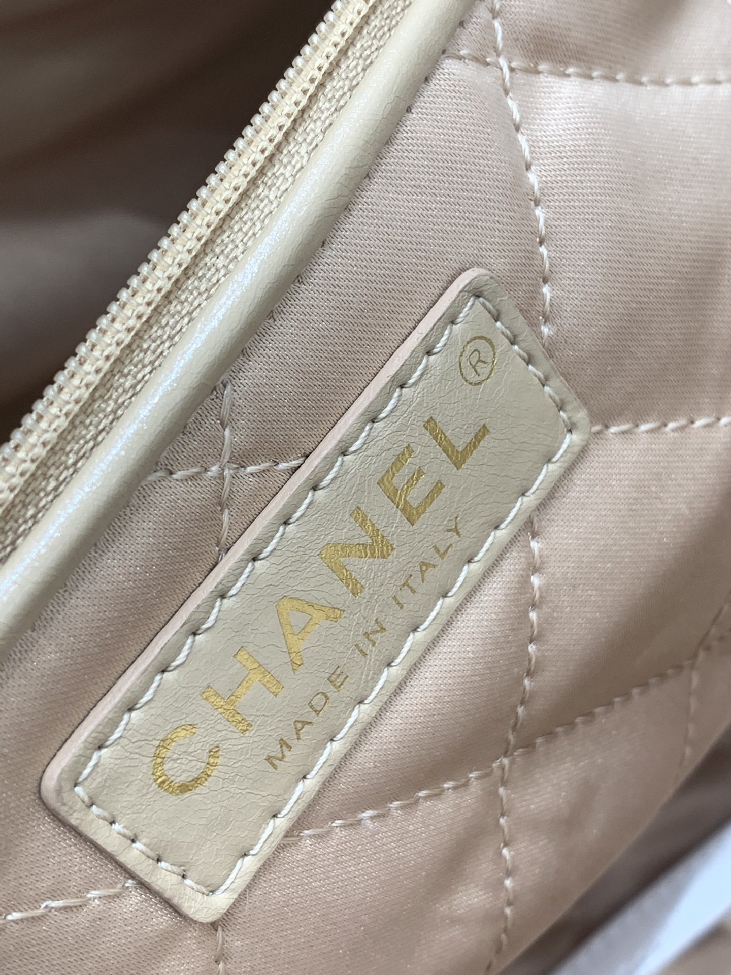 CHANEL 22S 22手袋 容量超大超实用“垃圾袋” 小号35x37x7cm 中号39×42×8cm