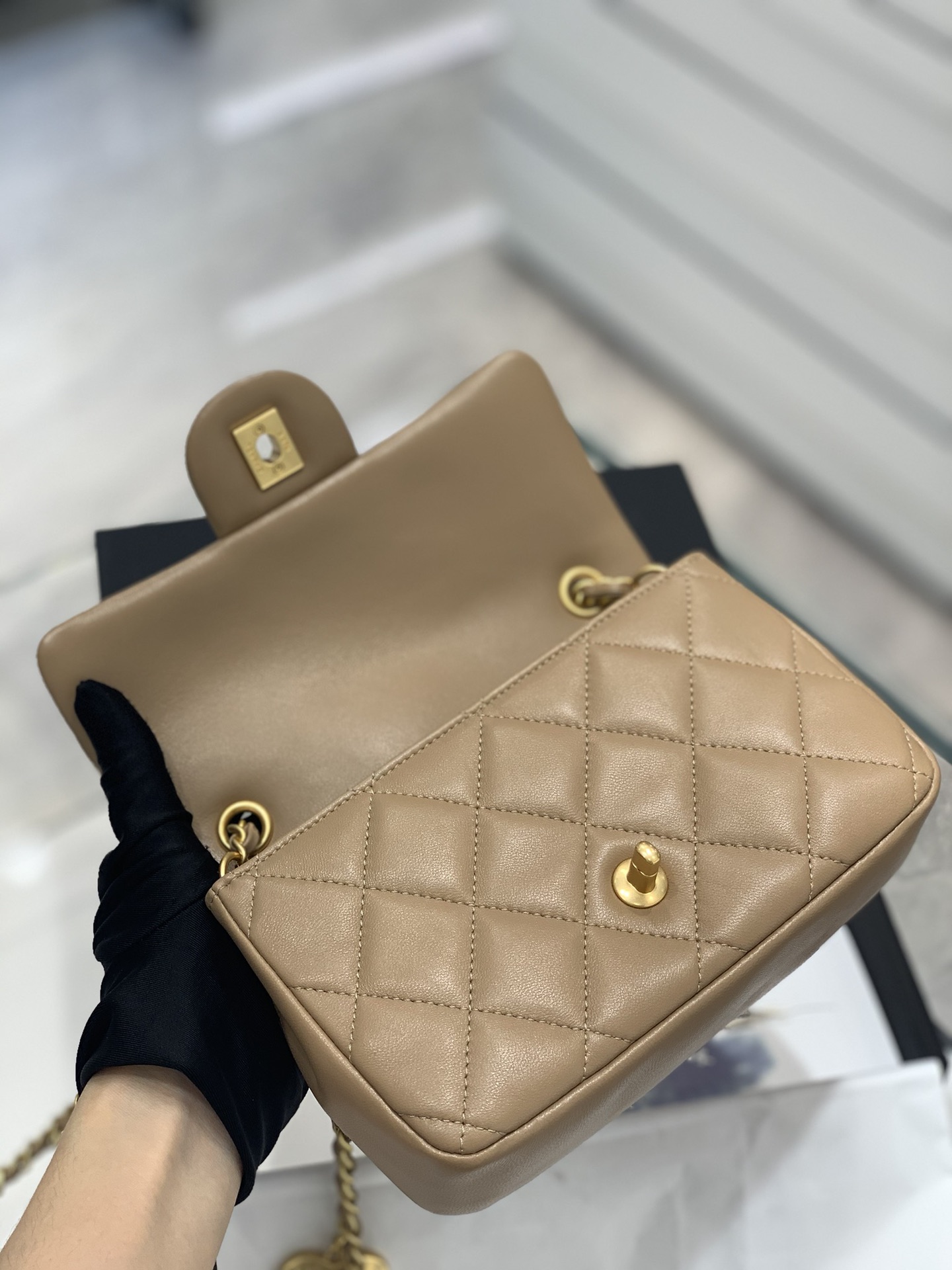 Chanel 上新啦 唯一的限量版 爱心链条mini cf cf经典版型加上爱心吊坠 18cm