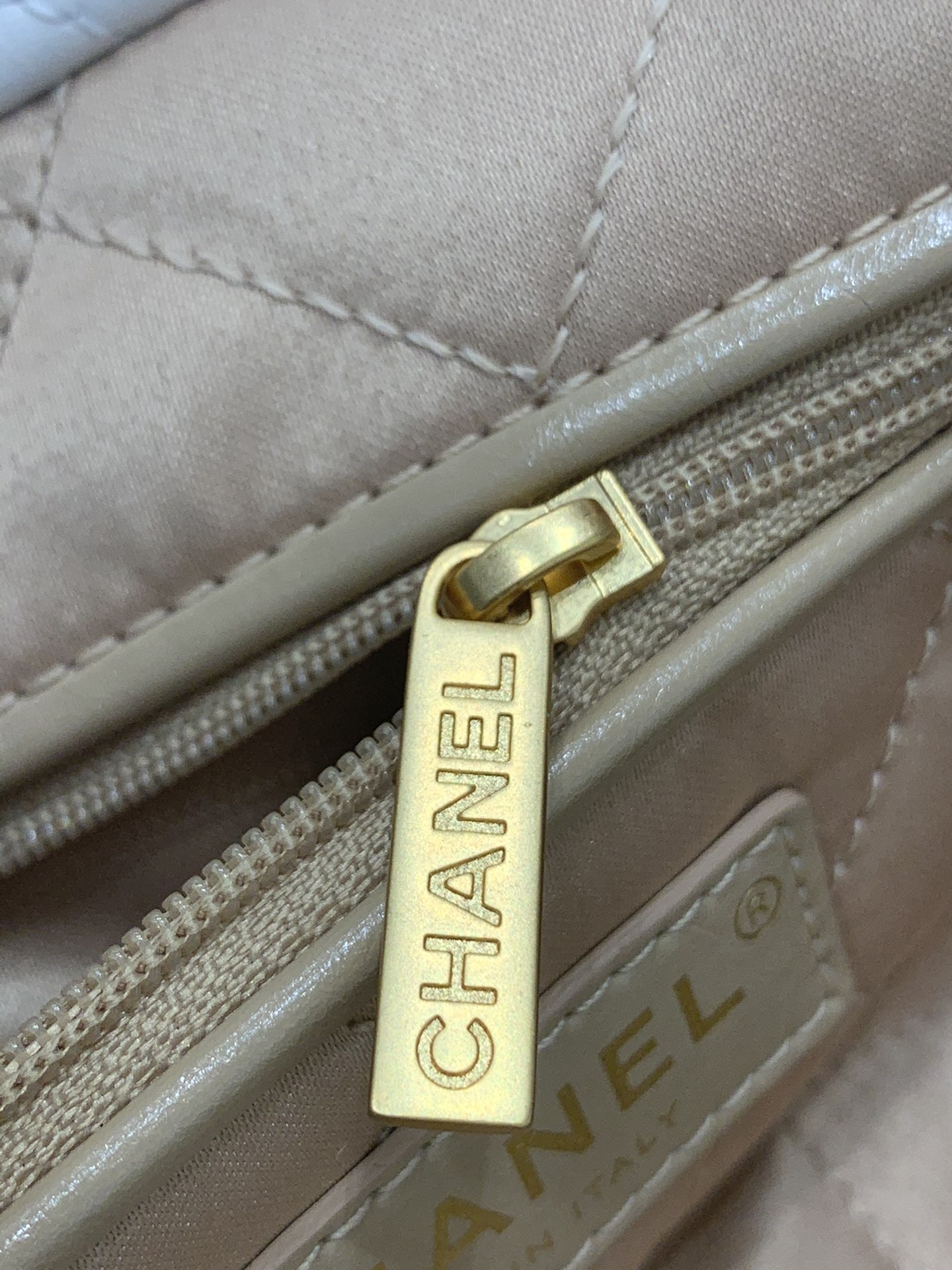 CHANEL 22S 22手袋 容量超大超实用“垃圾袋” 小号35x37x7cm 中号39×42×8cm