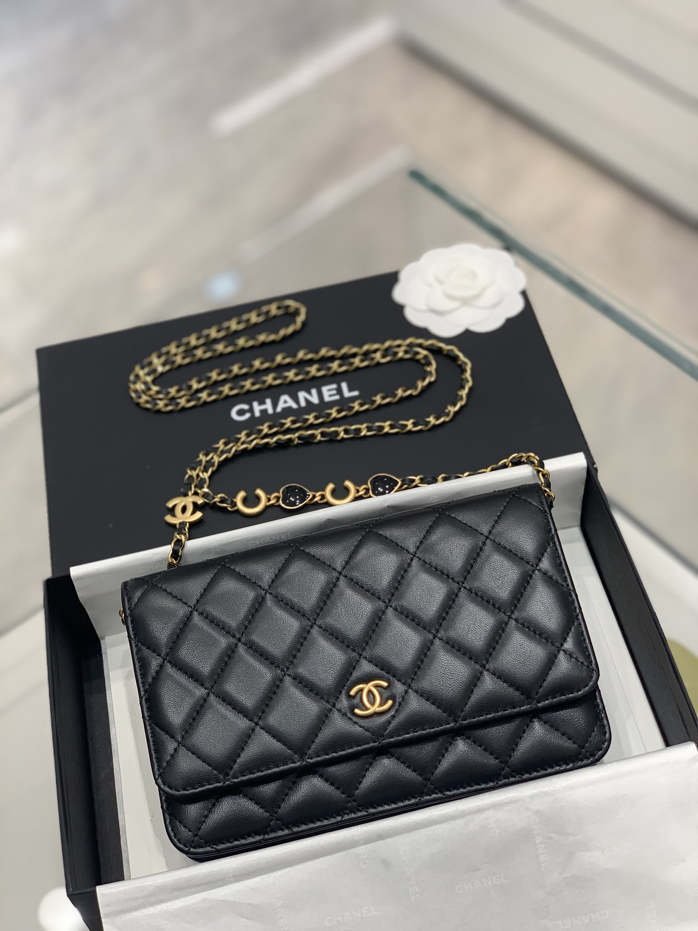 Chanel 22k秋冬系列️爱心珐琅链条woc发财包 小羊皮 复古五金 肩带总长125cm 19-2.5-12cm