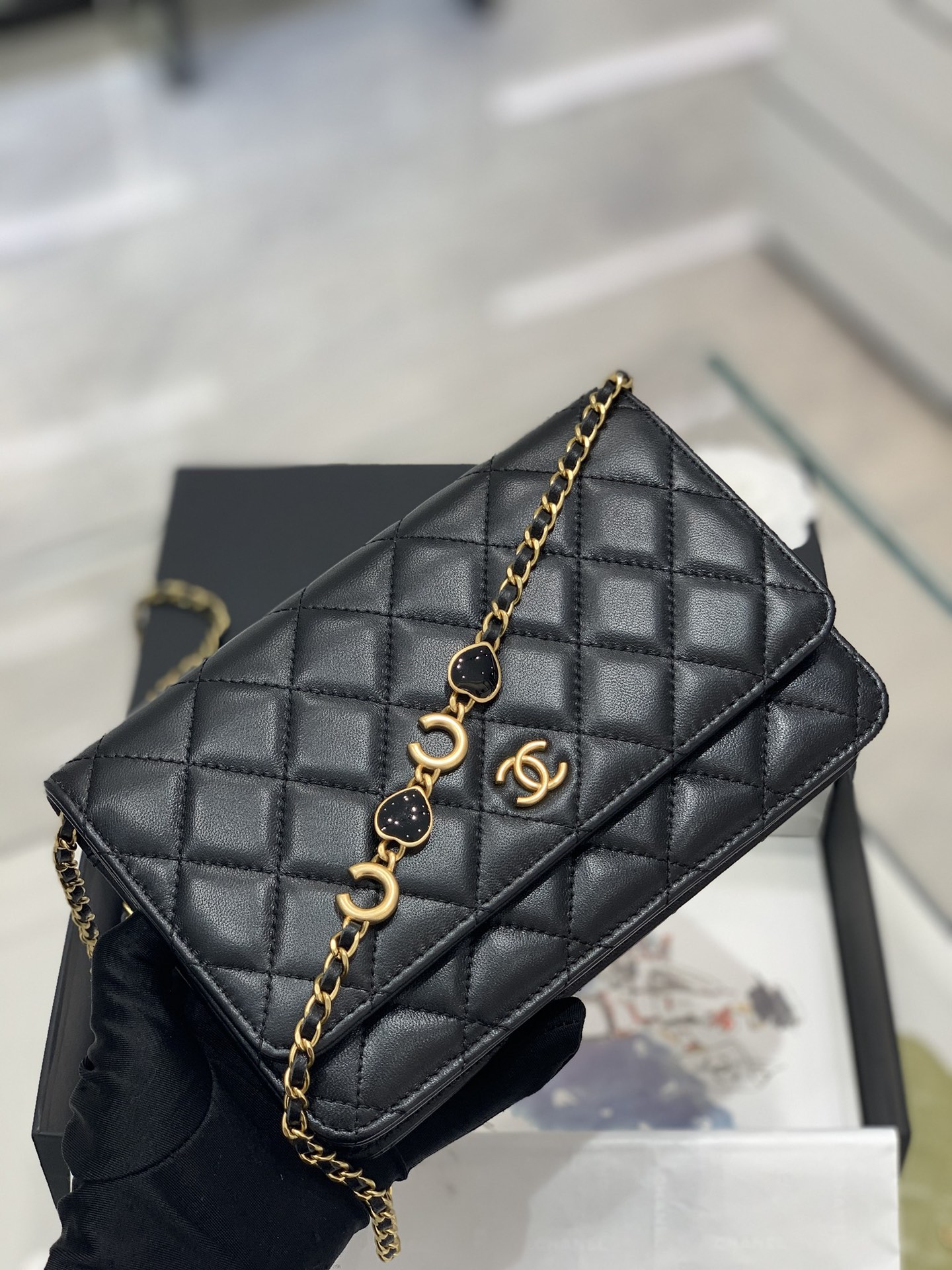 Chanel 22k秋冬系列️爱心珐琅链条woc发财包 小羊皮 复古五金 肩带总长125cm 19-2.5-12cm