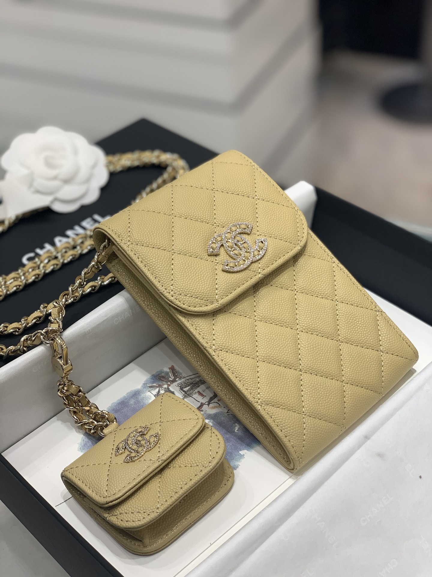 CHANEL 2022s手机包+耳机包二合一 鱼子酱牛皮搭配满钻双c扣 闪亮亮blingbling