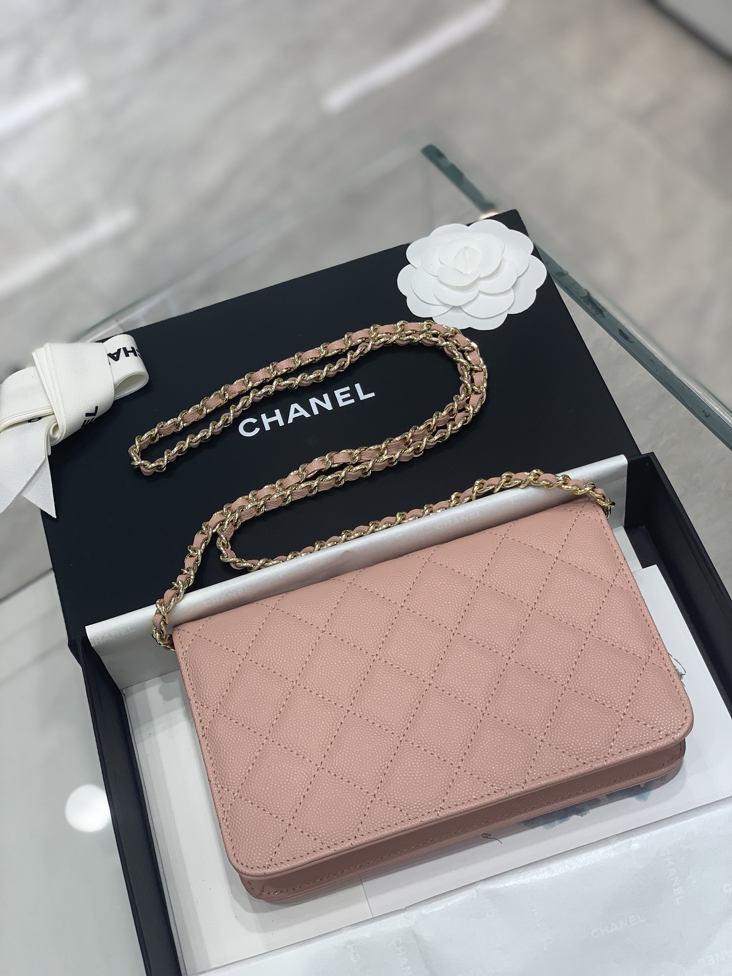 Chanel 最新设计→钻扣Woc发财包  鱼子酱牛皮 搭配水钻 闪亮亮blingbling