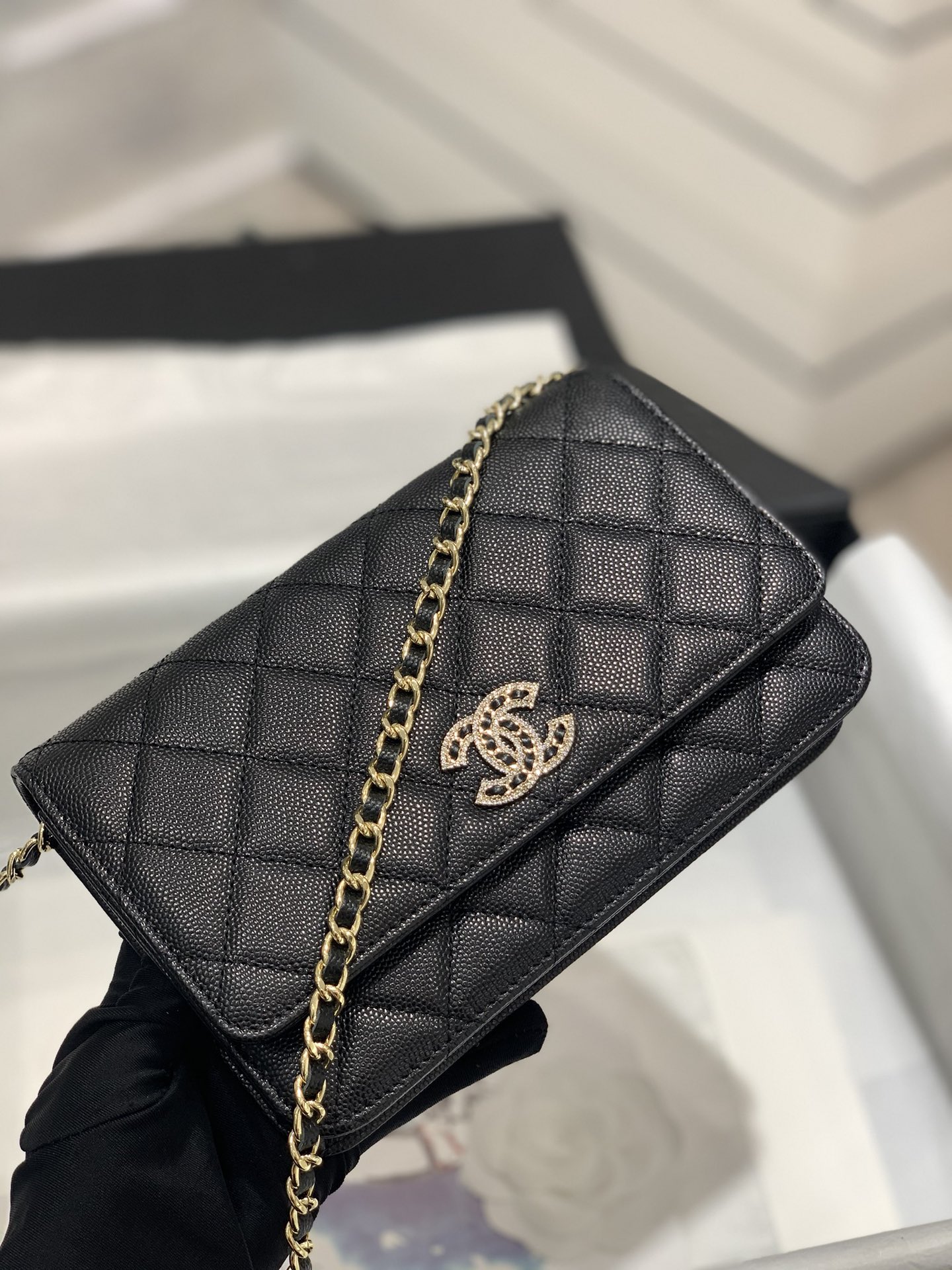 Chanel 最新设计→钻扣Woc发财包  鱼子酱牛皮 搭配水钻 闪亮亮blingbling