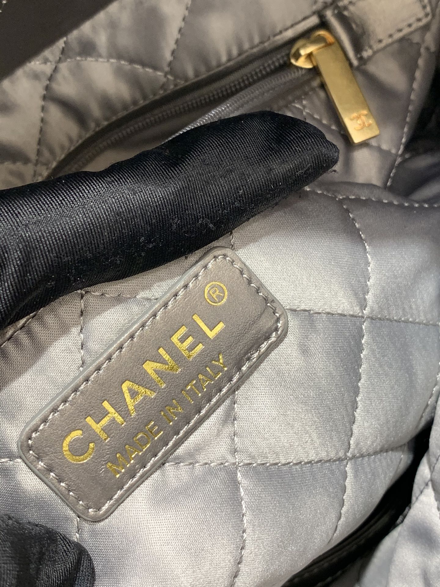 CHANEL 22S 22手袋 容量超大超实用“垃圾袋” 小号35x37x7cm 中号39×42×8cm