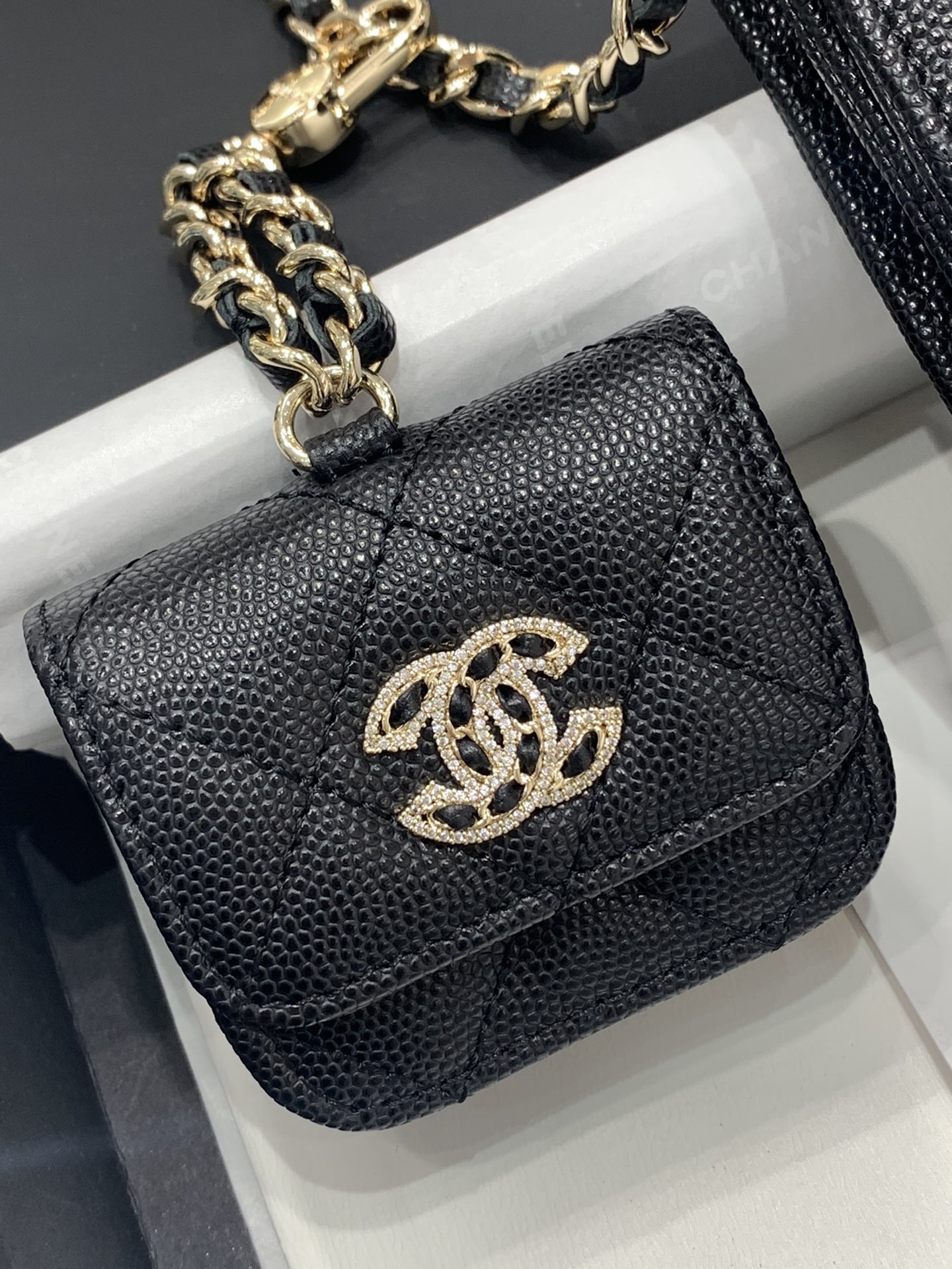 CHANEL 2022s手机包+耳机包二合一 鱼子酱牛皮搭配满钻双c扣 闪亮亮blingbling