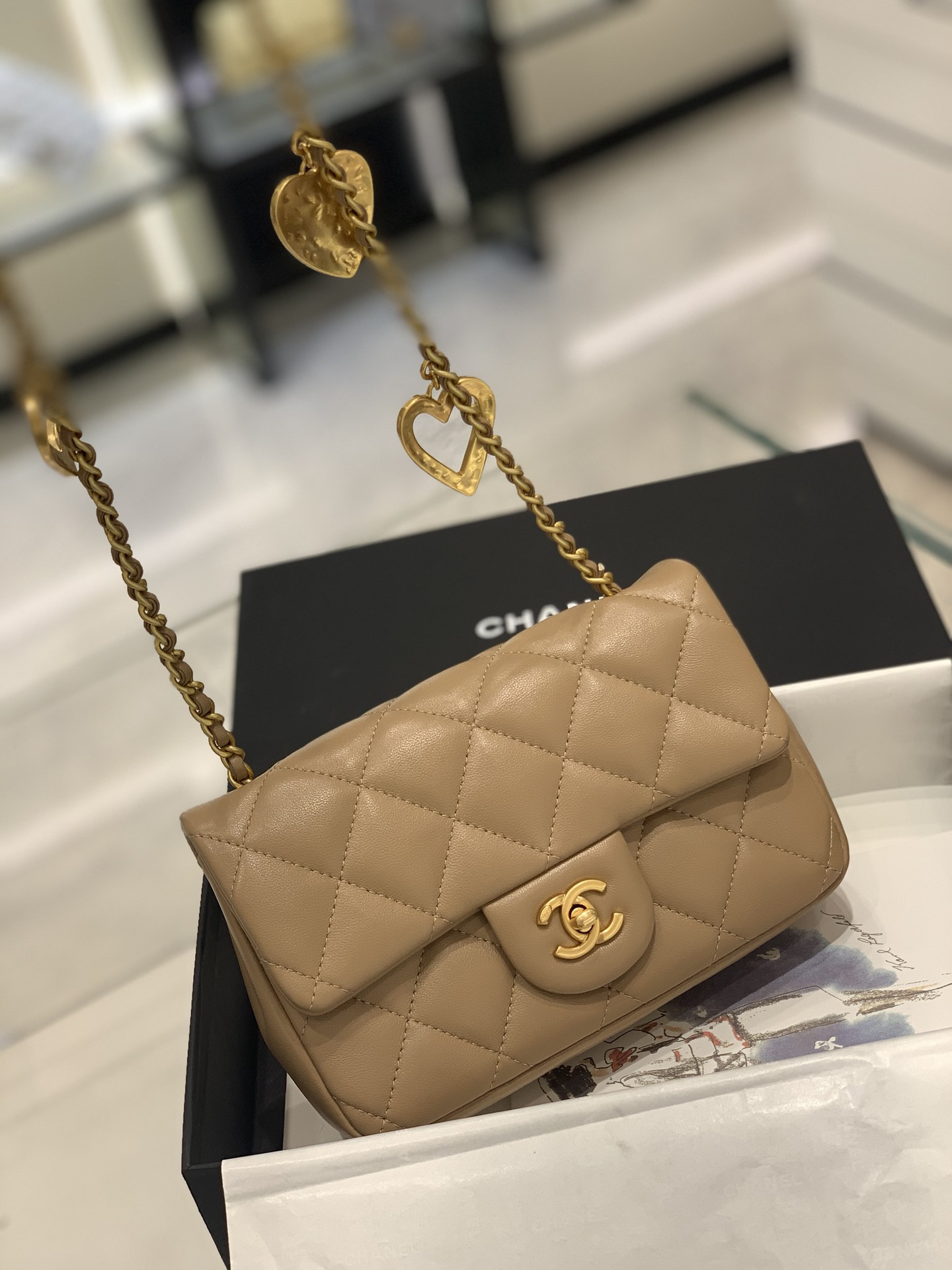 Chanel 上新啦 唯一的限量版 爱心链条mini cf cf经典版型加上爱心吊坠 18cm