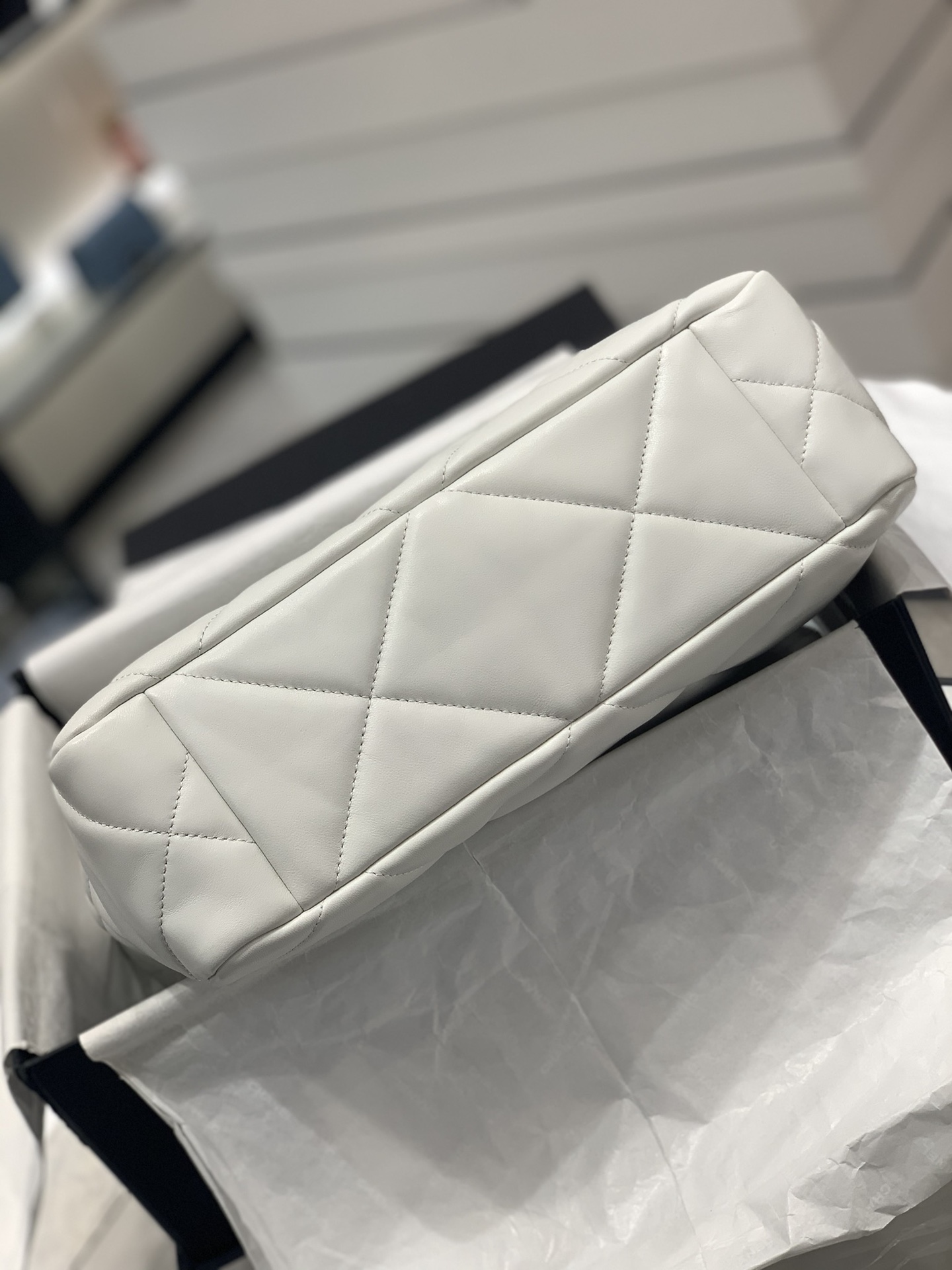 Chanel 22b系列19bag tote购物包 容量惊人 经典19元素 小羊皮 手感超好 30*37*10cm