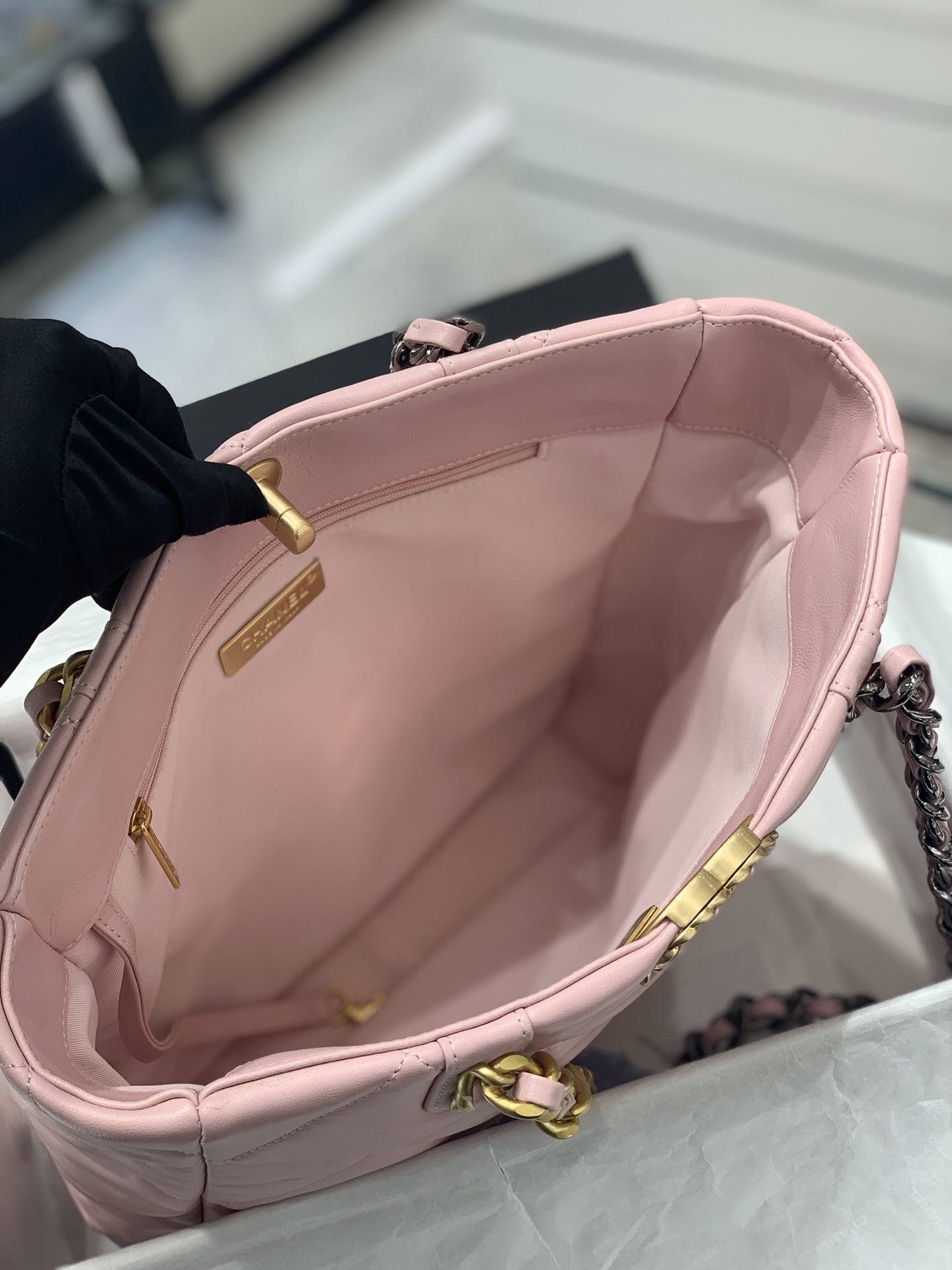 Chanel 22b系列19bag tote购物包 经典19元素 小羊皮 手感超好 容量惊人 30*37*10cm