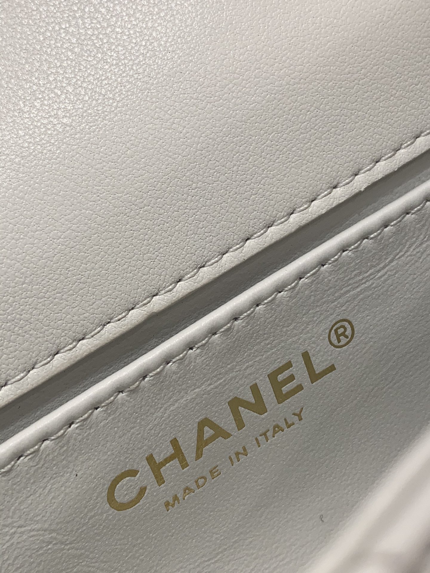 Chanel 上新啦 唯一的限量版 爱心链条mini cf cf经典版型加上爱心吊坠 18cm