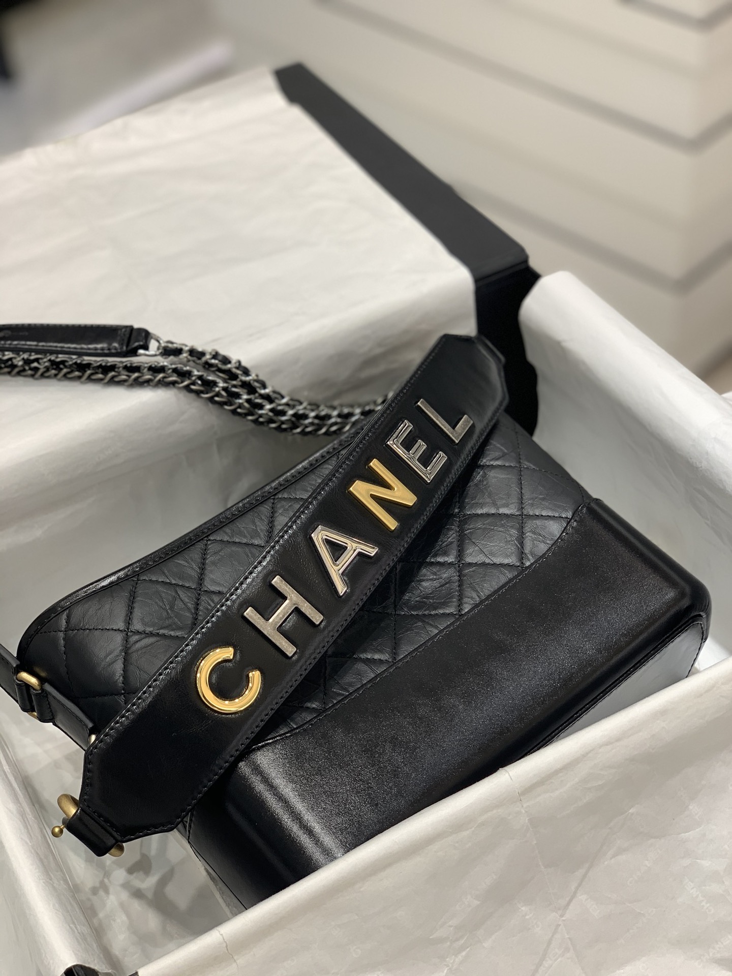 Chanel升级版带芯片 2020春夏新Gabrielle手柄流浪包 宽handle 拼色字母五金 中号25cm