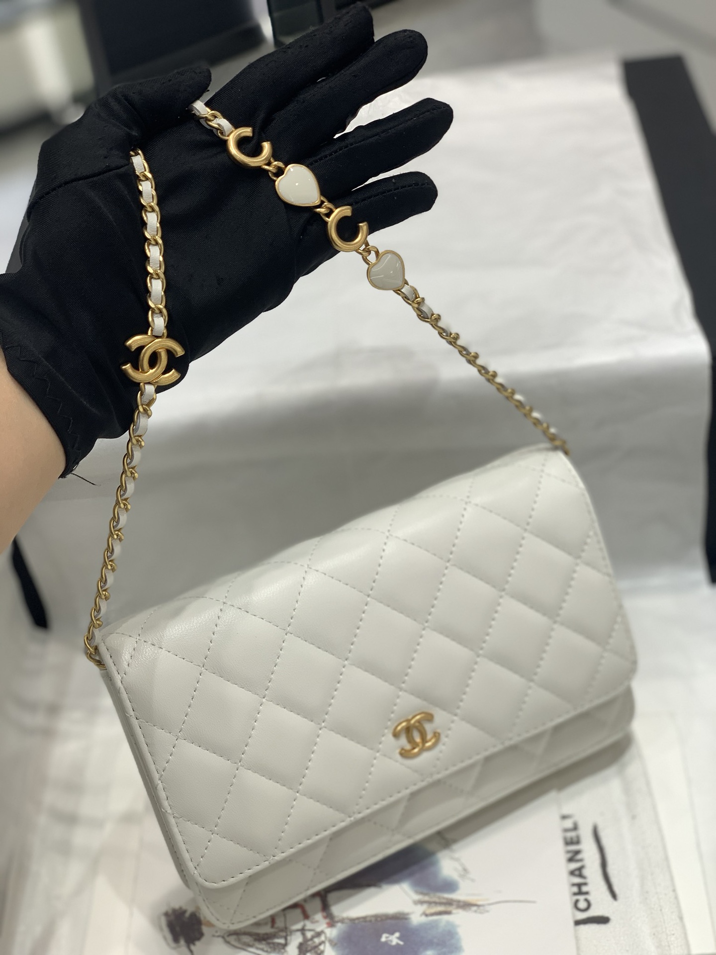 Chanel 22k秋冬系列️爱心珐琅链条woc发财包 小羊皮 复古五金 肩带总长125cm 19-2.5-12cm