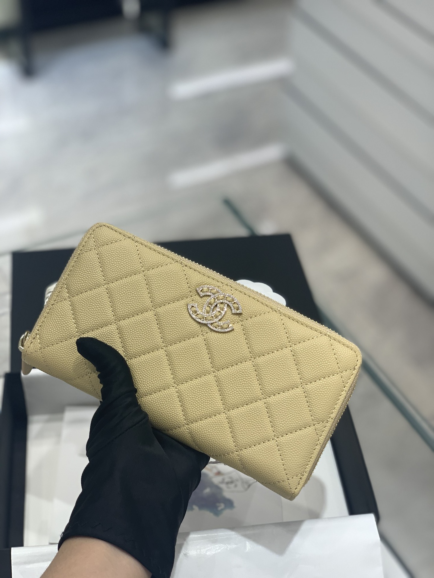 CHANEL 2022s新款拉链钱包 鱼子酱牛皮搭配满钻双c扣 闪亮亮blingbling 内里8个卡位 19cm