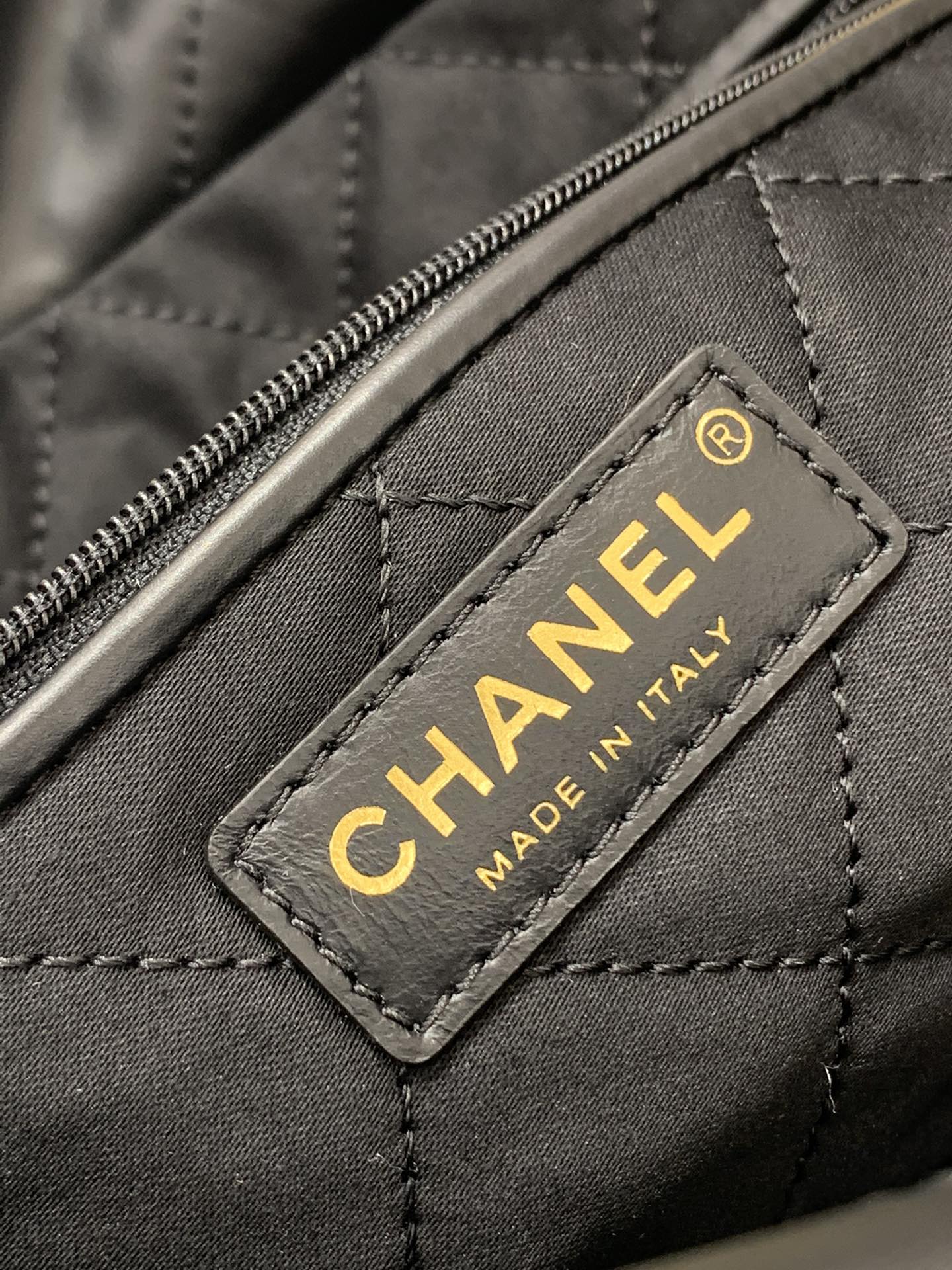 CHANEL 22S 22手袋 容量超大超实用“垃圾袋” 小号35x37x7cm 中号39×42×8cm