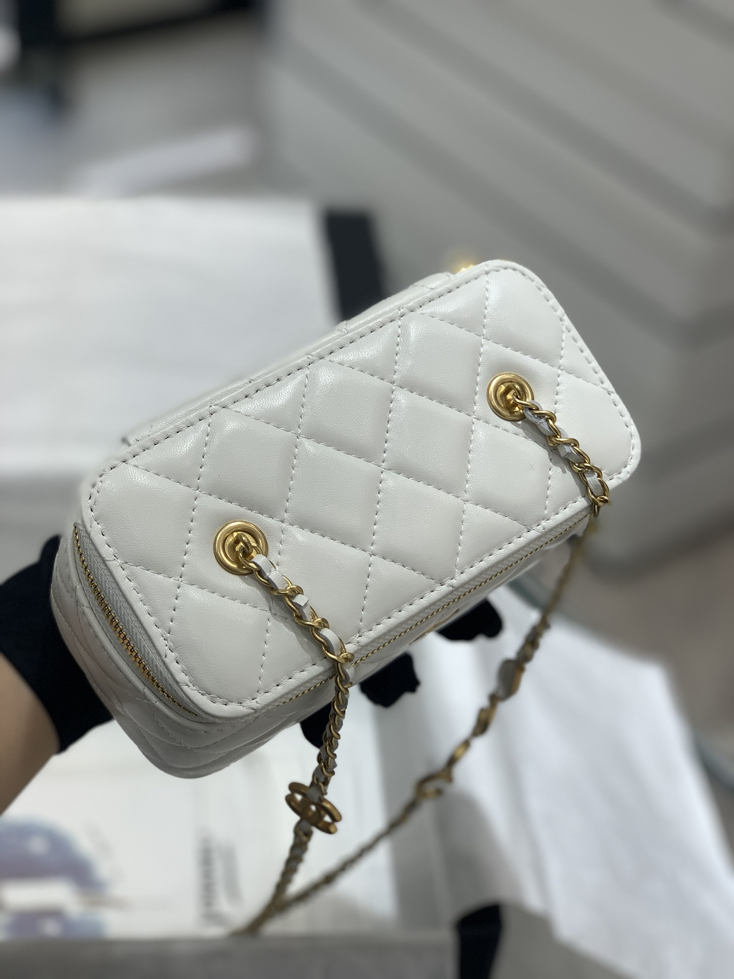 Chanel 22k秋冬系列 ️爱心珐琅链条长盒子包 小羊皮 复古五金 17cm