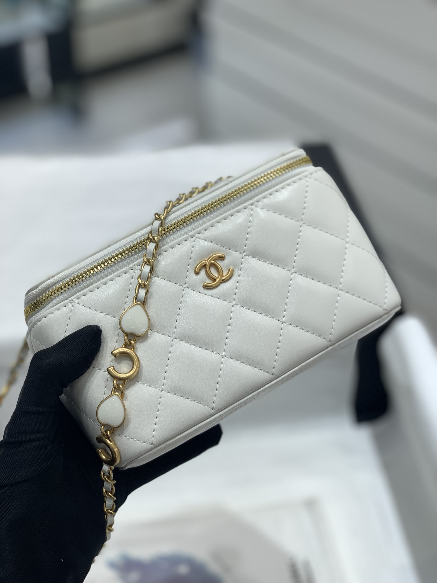 Chanel 22k秋冬系列 ️爱心珐琅链条长盒子包 小羊皮 复古五金 17cm