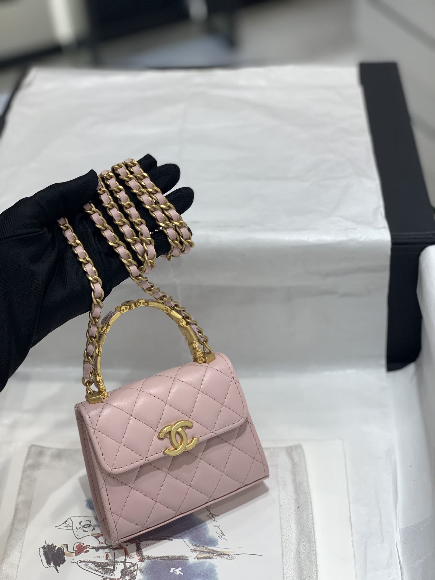 CHANEL 字母珐琅扣手柄mini小方包 粉色鱼子酱牛皮金扣 13cm