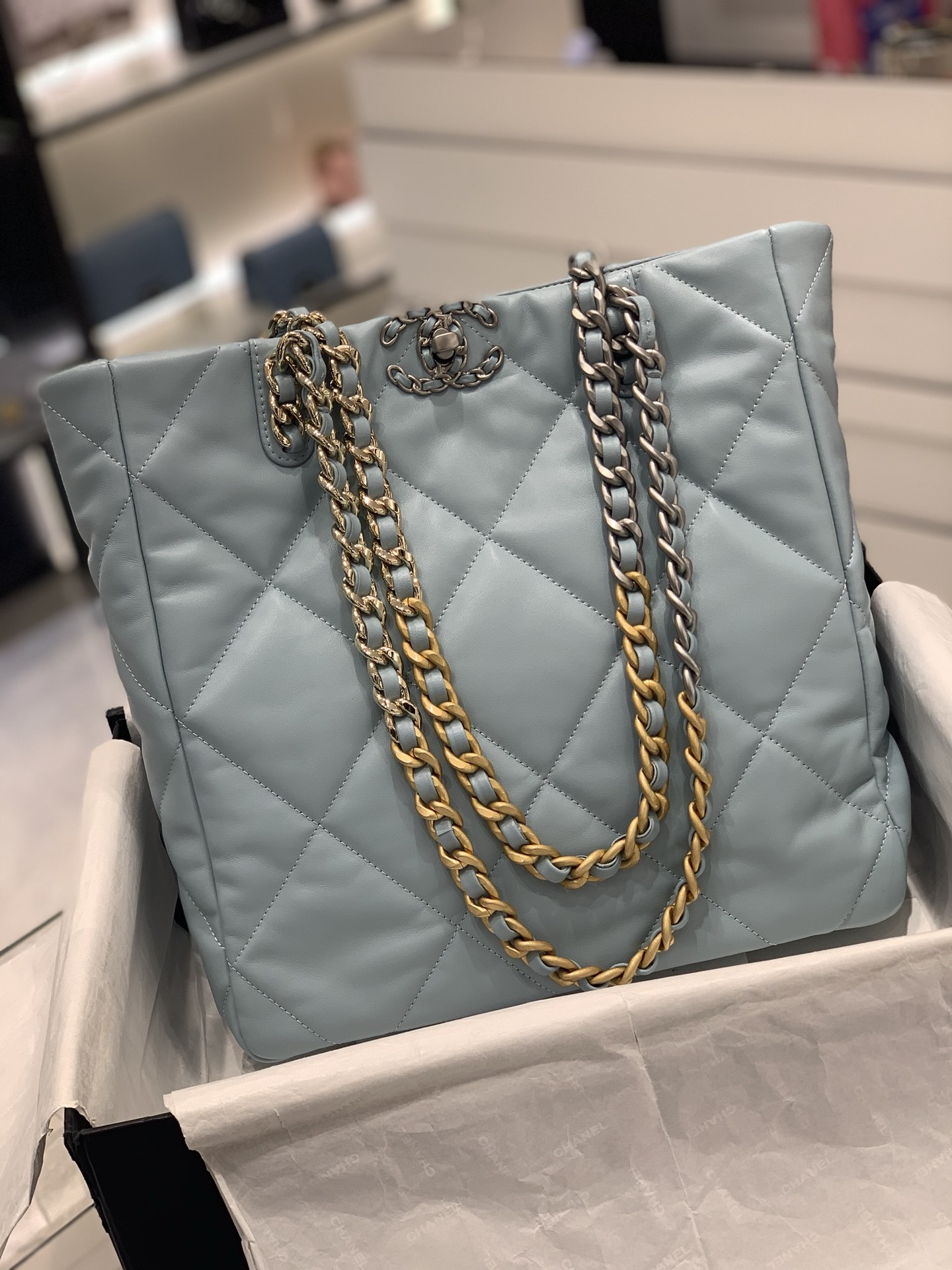 Chanel 22b系列19bag tote购物包 容量惊人 小羊皮 手感超好 30*37*10cm