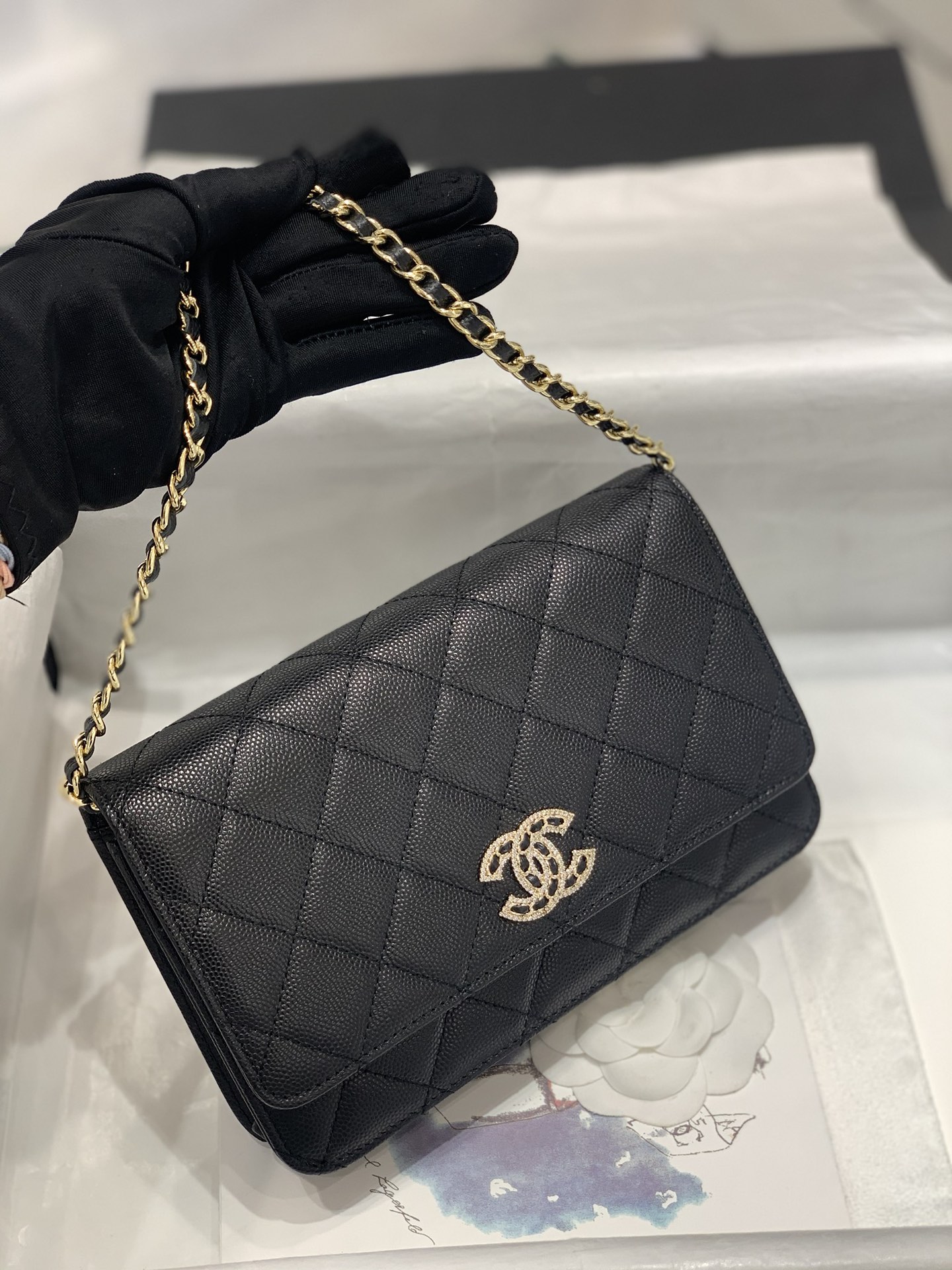 Chanel 最新设计→钻扣Woc发财包  鱼子酱牛皮 搭配水钻 闪亮亮blingbling