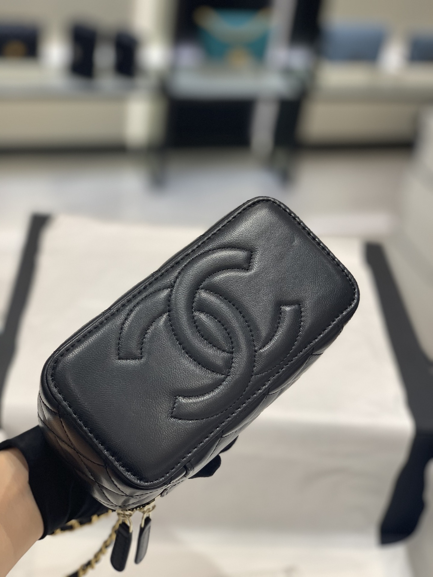 Chanel 22k最火 编织手柄盒子包 皮穿链工艺 vantage感十足 复古五金 17cm