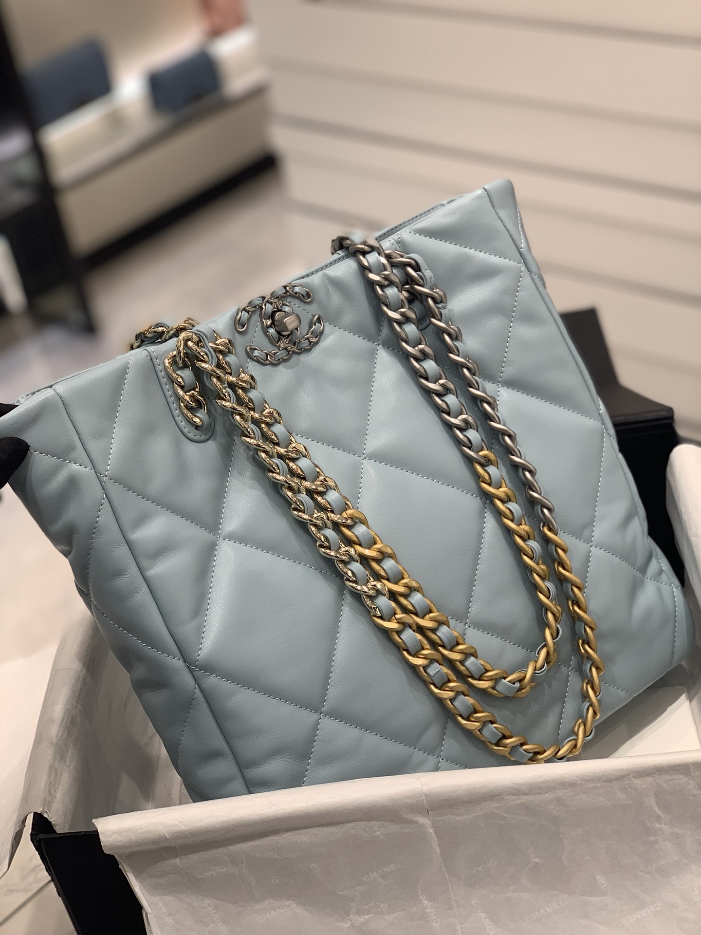 Chanel 22b系列19bag tote购物包 容量惊人 小羊皮 手感超好 30*37*10cm