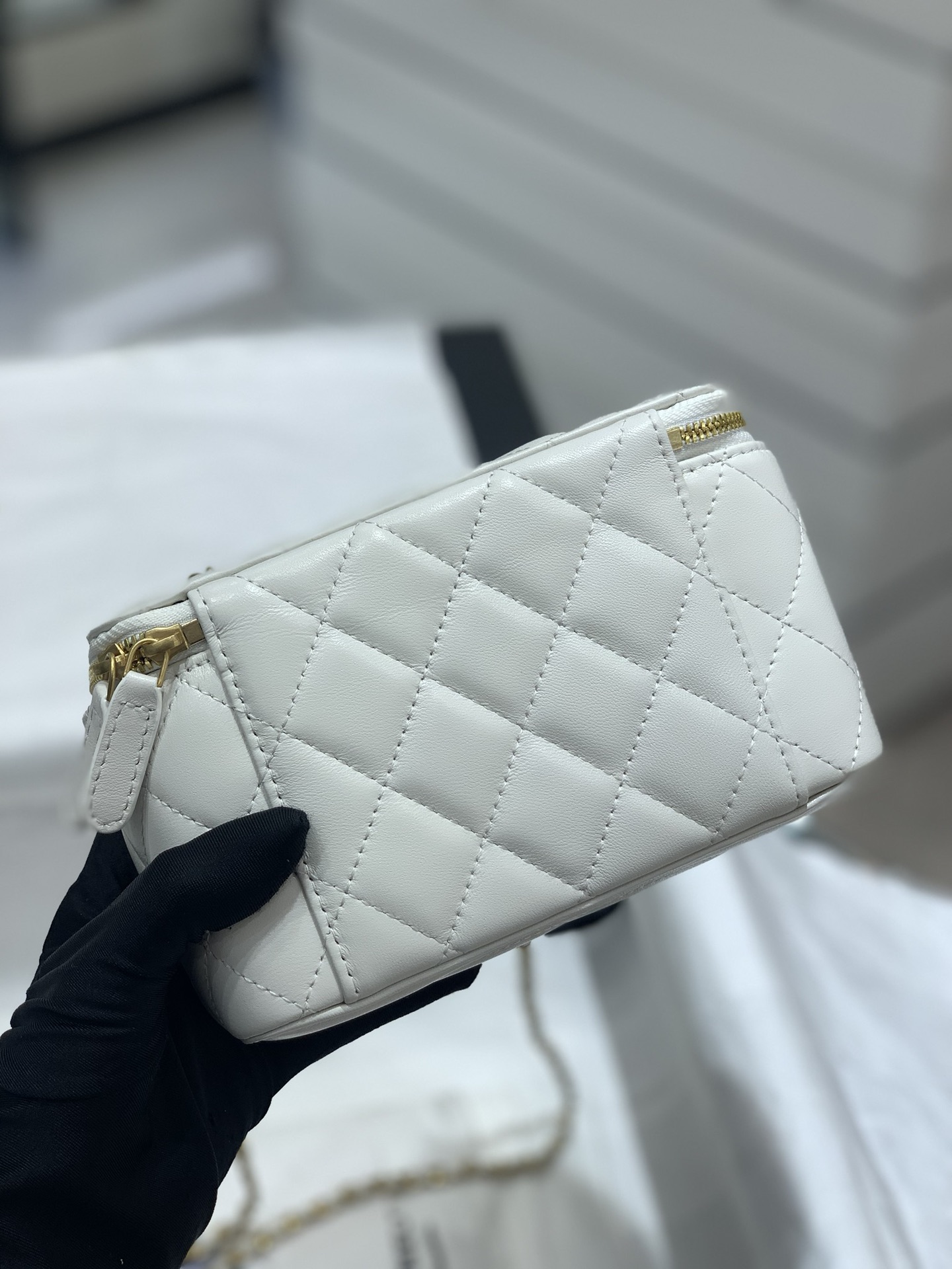 Chanel 22k秋冬系列 ️爱心珐琅链条长盒子包 小羊皮 复古五金 17cm