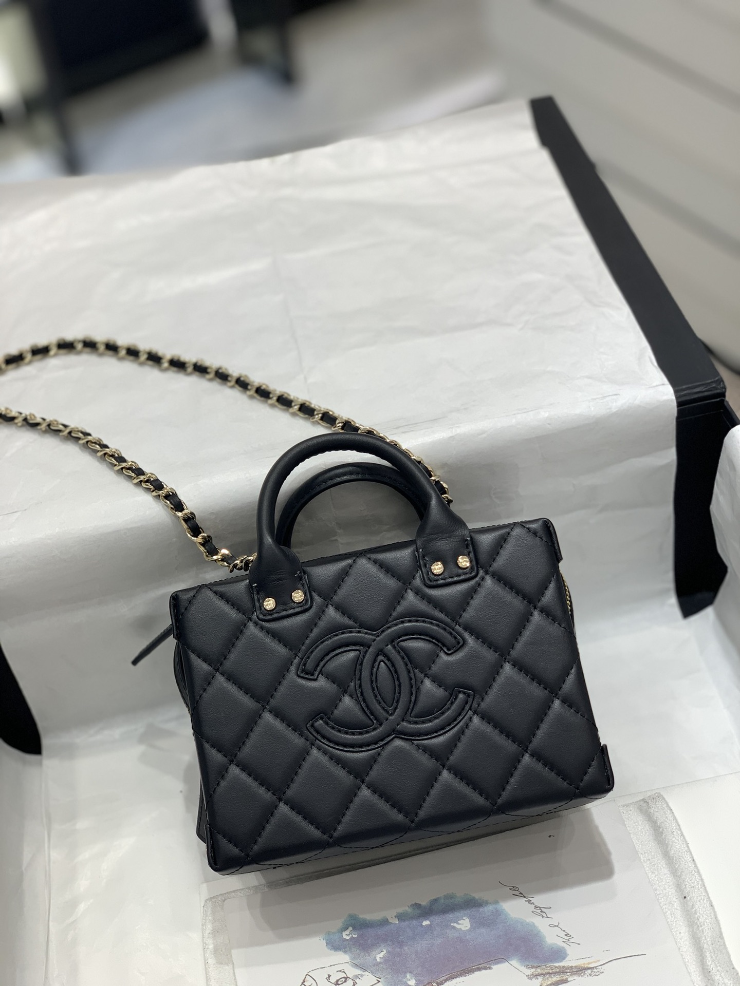 Chanel 香奈儿官网同步 最新款 22B 复古盒子小号 复古小可爱 牛皮手柄 15*11*7.5cm