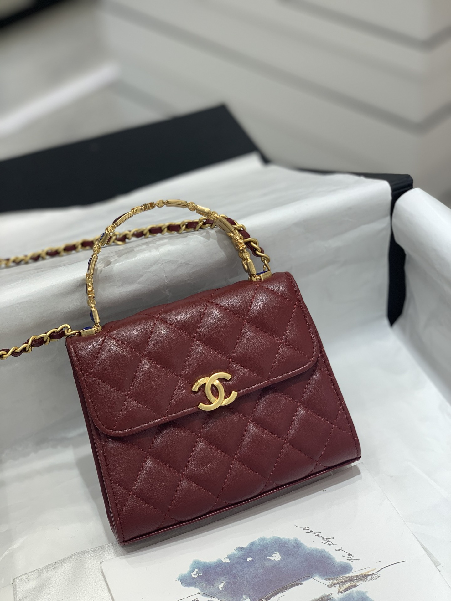 CHANEL 22S字母珐琅扣手柄mini小方包 红色鱼子酱牛皮金扣 13cm