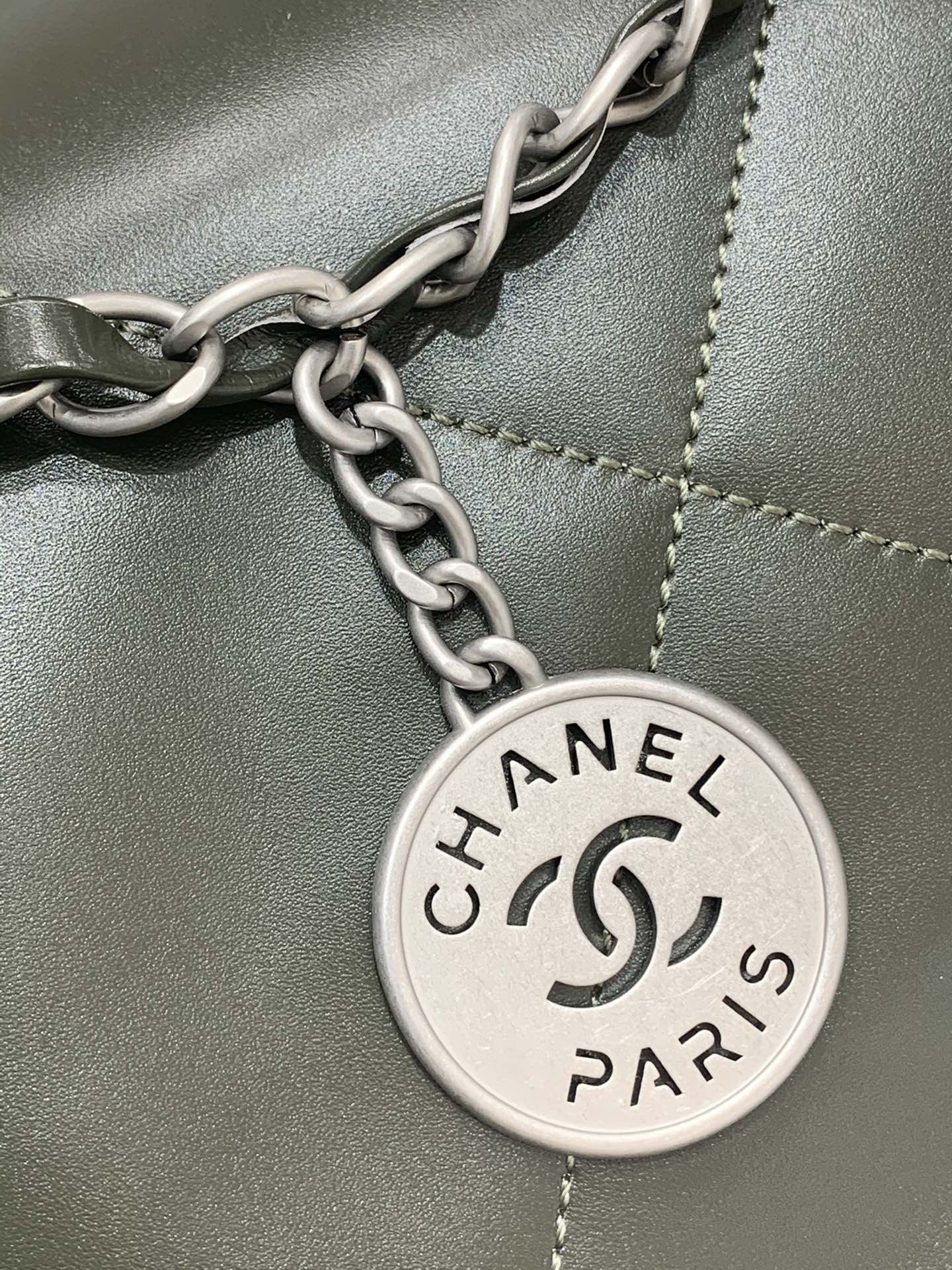 CHANEL 22S 22手袋 容量超大超实用“垃圾袋” 小号35x37x7cm 中号39×42×8cm